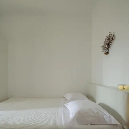 Santorini C *